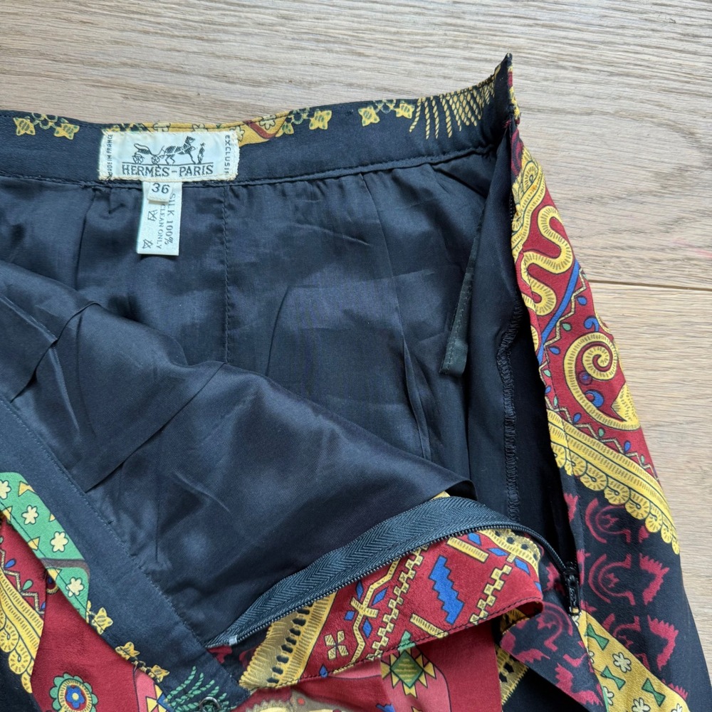 Vintage Hermes Paris Silk Pleated Skirt Red Navy Equestrian Scarf Print 36 - Picture 4 of 7